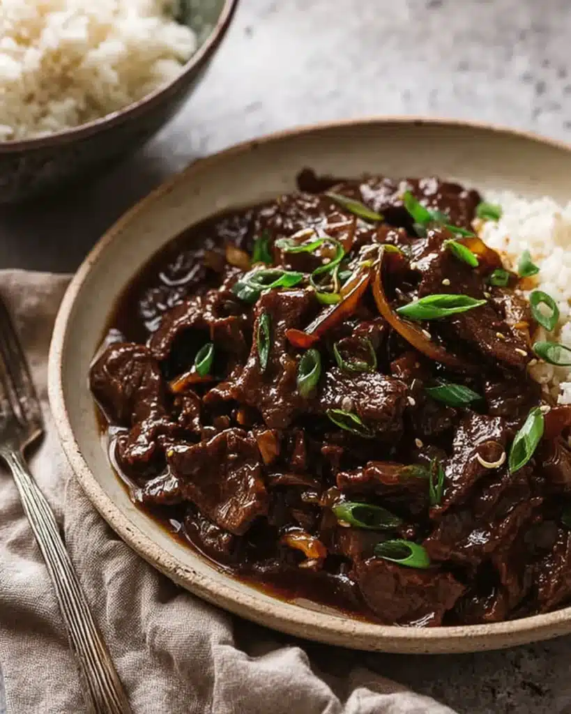 Beef Stir Fry with Honey Pepper Sauce 1 Beef stir fry with honey pepper sauce in a bowl topped with green onions