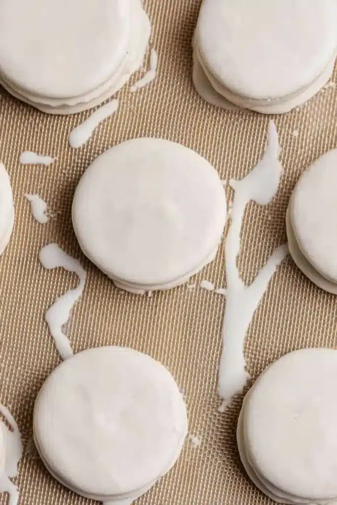 Oreos Dipped in White Chocolate 3 Oreos Dipped in White Chocolate before decorations